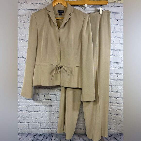 Ann Taylor Jackets & Blazers - AnnTaylor 2 Piece Classic Minimalist Business Casual Tan Suit Blazer 6 Pants 10P